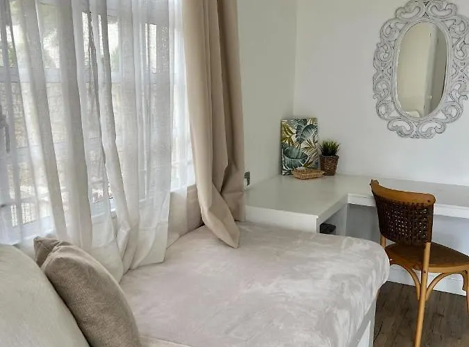 Bed & Breakfast The Runway Pointe La Rue