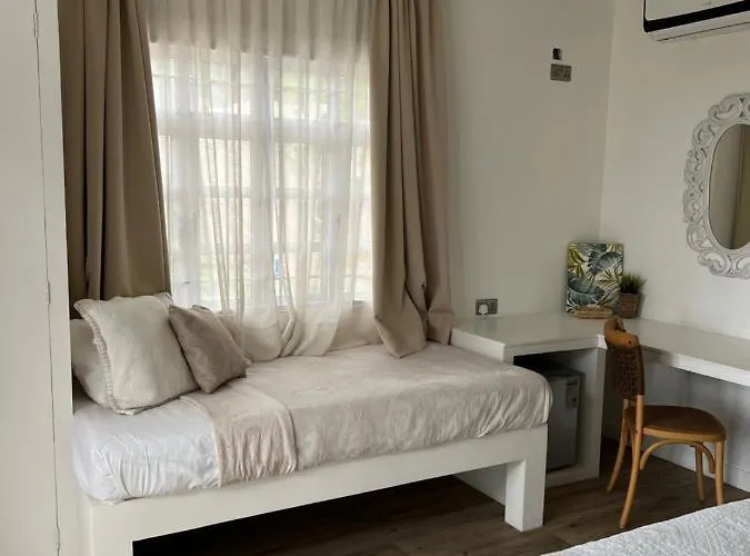 Bed & Breakfast The Runway Pointe La Rue