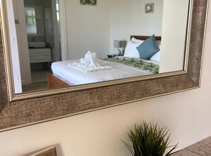 The Runway Bed & Breakfast Pointe La Rue